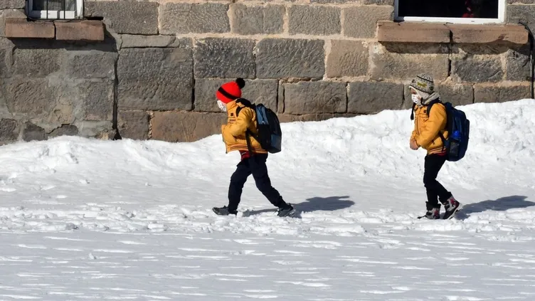 Siirt&rsquo;te Okullar Yarın Tatil mi? 5 Ocak Pazartesi G&uuml;n&uuml; Eğitime Ara Verilecek mi?