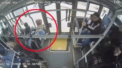 Siirt'te otob&uuml;s şof&ouml;r&uuml;, rahatsızlanan yolcuyu g&uuml;zergah değiştirip hastaneye yetiştirdi