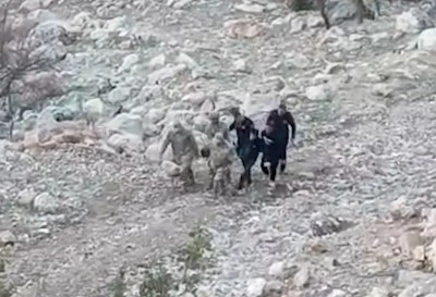 Siirt'te otomobilin şarampole devrilmesi sonucu 1'i ağır 4 kişi yaralandı 