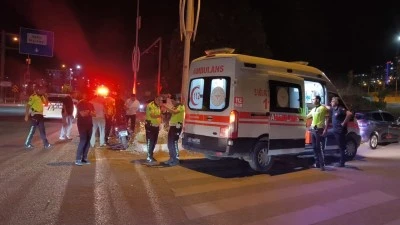 Siirt'te otomobille &ccedil;arpışan motosikletin s&uuml;r&uuml;c&uuml;s&uuml; ağır yaralandı
