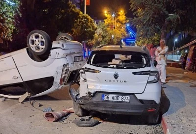 Siirt'te park halindeki cipe çarpan otomobildeki 5 kişi yaralandı