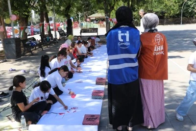 Siirt'te &quot;Filistinli çocuklar için çiz&quot; etkinliği düzenlendi