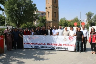 Siirt'te "Kahramanlarla Kardeşlik Yolunda Gaziler G&uuml;n&uuml; Y&uuml;r&uuml;y&uuml;ş&uuml;" d&uuml;zenlendi