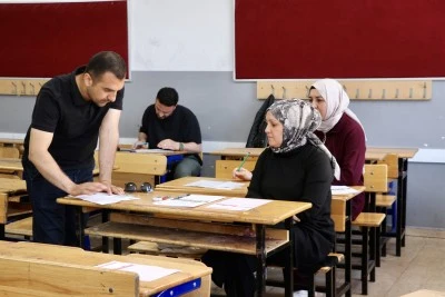 Siirt'te "umre ziyareti, Avrupa ve Balkan turu" &ouml;d&uuml;ll&uuml; kitap okuma yarışmasının ilk sınavı yapıldı