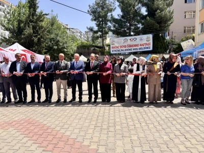 Siirt'te &quot;Yıl Sonu Sergisi ve Müzik Şenliği&quot; düzenlendi