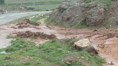 Siirt&rsquo;te Sağanak K&ouml;y Yollarında Ulaşımı Aksattı