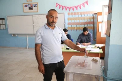 Siirt'te seçmenler muhtarlık seçimi için sandığa gitti