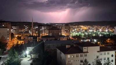 Siirt'te Şimşekler Geceyi Aydınlattı
