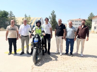 Siirt'te S&uuml;r&uuml;c&uuml; Adayları Ehliyet Alabilmek İ&ccedil;in Sınavda Ter D&ouml;kt&uuml;