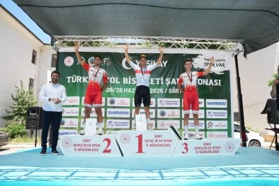 Siirt'te T&uuml;rkiye Yol Bisikleti Şampiyonası Sona Erdi: Dereceye Giren Sporcular &Ouml;d&uuml;llendirildi