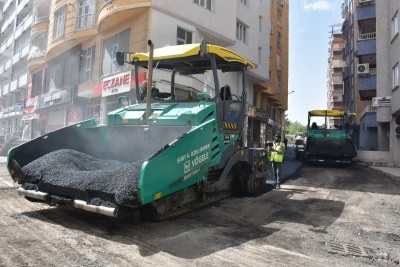 Siirt&rsquo;te Ulaşım Konforu İ&ccedil;in Asfalt &Ccedil;alışmaları S&uuml;r&uuml;yor