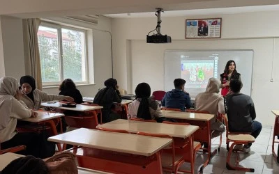 Siirt&rsquo;te &Uuml;niversite Adaylarına Bağımlılıkla M&uuml;cadele Eğitimi Verildi