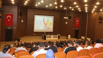 Siirt'te &uuml;niversite &ouml;ğrencilerine y&ouml;nelik sosyal g&uuml;venlik konferansı