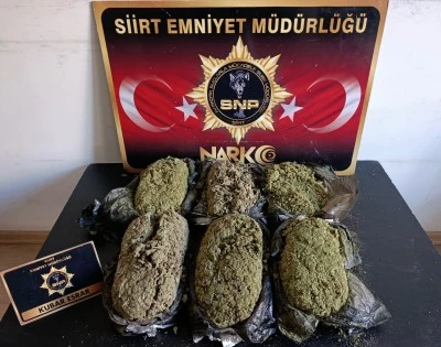 Siirt&rsquo;te Uyuşturucu Operasyonunda 3 Kilo 300 Gram Esrar Ele Ge&ccedil;irildi