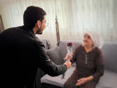 Siirt&rsquo;te Yaşlılara Saygı Haftası&rsquo;nda Anlamlı Ziyaret: &ldquo;Yaş Almak Değil, Yalnız Kalmak Yorar&rdquo;