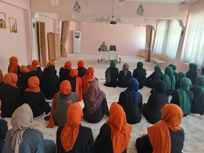 Siirt’te Yatılı Kuran Kursu Öğrencilerine Eğitim Düzenlendi