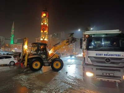 Siirt&rsquo;te Yaya ve Trafik G&uuml;venliği İ&ccedil;in Kar Mesaisi