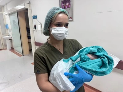 Siirt'te yılın son bebeği d&uuml;nyaya geldi