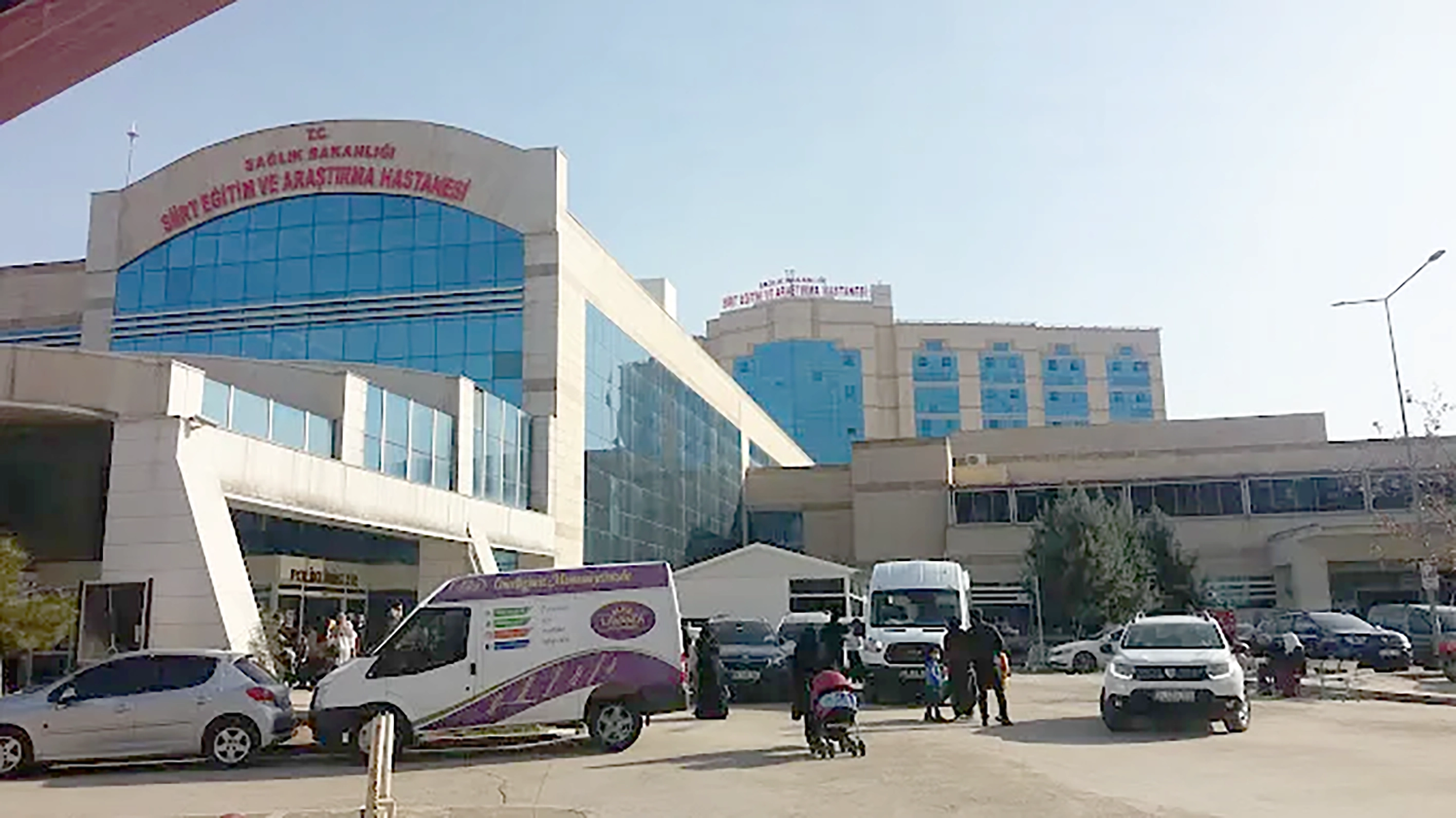 Siirt’te Yolun Karşısına Geçen Kadına Otomobil Çarptı