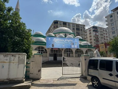 Siirt&rsquo;teki Camilere &ldquo;Kurbanını Paylaş Kardeşinle Yakınlaş&rdquo; Pankartları Asıldı