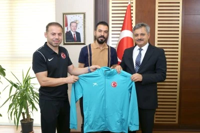 Siirt &Uuml;niversitesi D&uuml;nya Şampiyonasında Derece Yapan G&uuml;reş&ccedil;ilerini Ağırladı