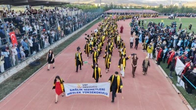 Siirt &Uuml;niversitesi Mezuniyet T&ouml;reninde Duygu Dolu Anlar