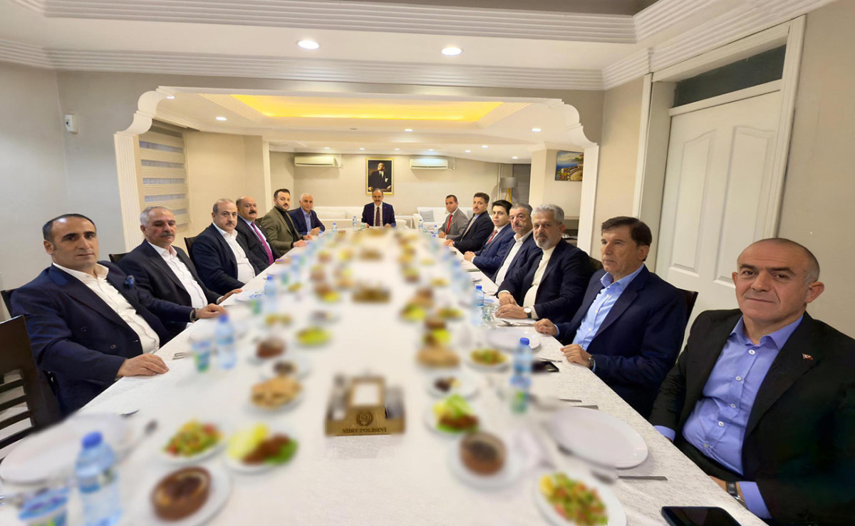 Siirt Valisi ilçe ve belde belediye başkanlarıyla buluştu