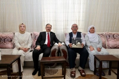 Siirt Valisi Kızılkaya'dan 51 yıllık evli &ccedil;ifte ziyaret