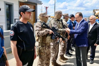Siirt Valisi Kızılkaya'dan g&ouml;rev başındaki personele bayram ziyareti