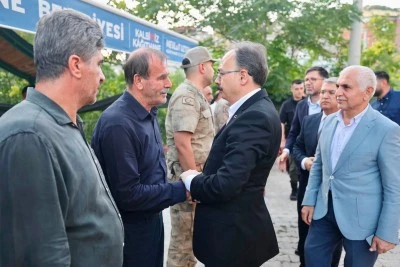 Siirt Valisi Kızılkaya'dan Şehit ve Gaziler Derneği Başkanı Sarıyer'in Ailesine Taziye Ziyareti