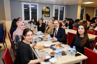 Siirt Valisi Kızılkaya Gen&ccedil;lerle İftar Sofrasında Buluştu
