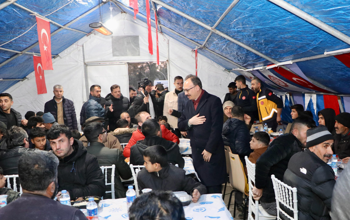 Siirt Valisi Kızılkaya ilk iftarını vatandaşlarla birlikte açtı