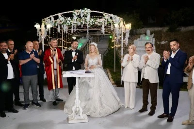 Siirt Valisi Kızılkaya, Kardeş ve Özkoyuncu Ailelerinin Düğününe Katıldı