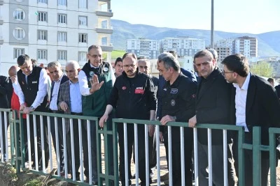 Siirt Valisi Kızılkaya, selden etkilenen Kurtalan&rsquo;da incelemelerde bulundu