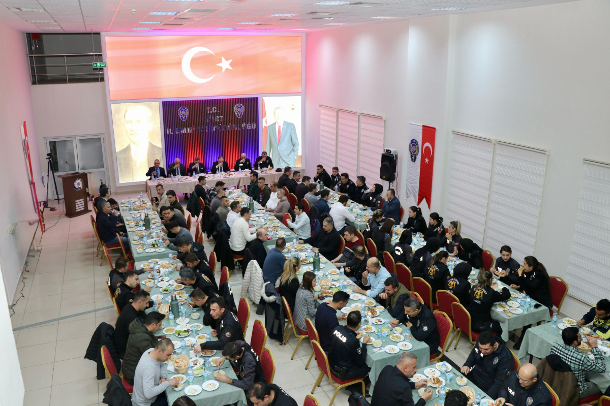 Siirt Valisi Kızılkaya'dan Emniyet Teşkilatına Ramazan Buluşması!