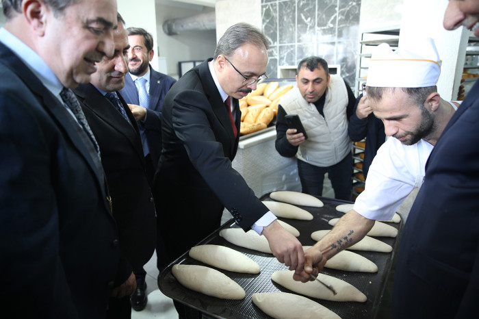 Siirt'in Kayabağlar Beldesine kazandırılan halk ekmek fırını ve taziyeevinin açılışı yapıldı