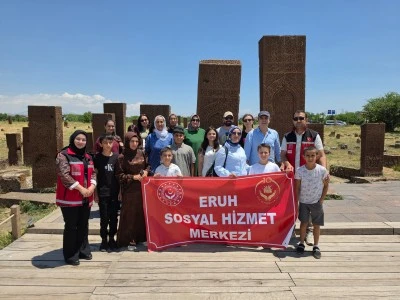 Siirtli &Ccedil;ocuklara Tatvan Gezisi'nde Necati Şaşmaz S&uuml;rprizi