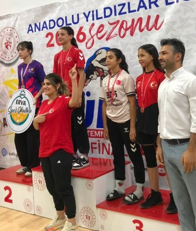 Siirtli G&uuml;reş&ccedil;i Fatma Aşkara T&uuml;rkiye Şampiyonu Oldu