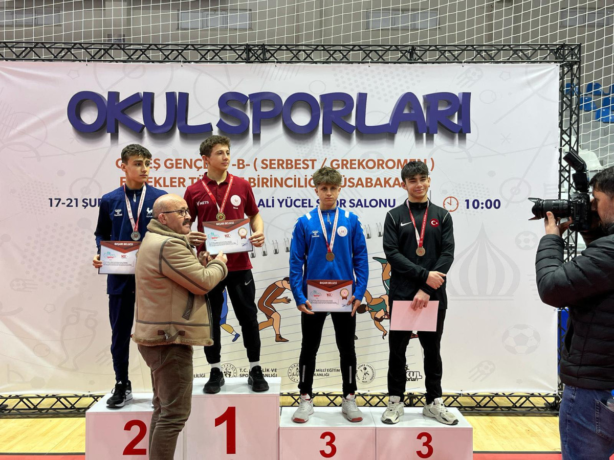 Siirtli güreşçiden büyük başarı! Türkiye'nin en iyileri arasına girdi