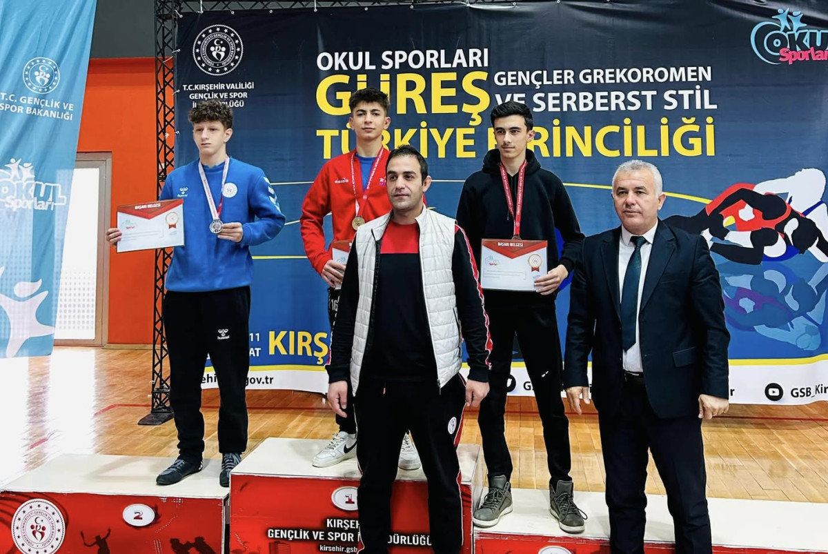 Siirtli güreşçiler Türkiye Şampiyonası’nda dereceyle döndü