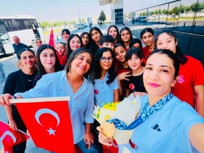Siirtli Şampiyon Batman Havaalanı&rsquo;nda Coşkuyla Karşılandı