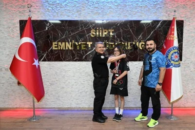 Siirtli Şampiyon Boks&ouml;rden İl Emniyet M&uuml;d&uuml;r&uuml; &Ouml;zdemir'e Ziyaret