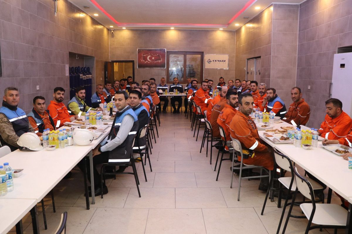 Siirt’te 330 Metre Yerin Altında İftar!