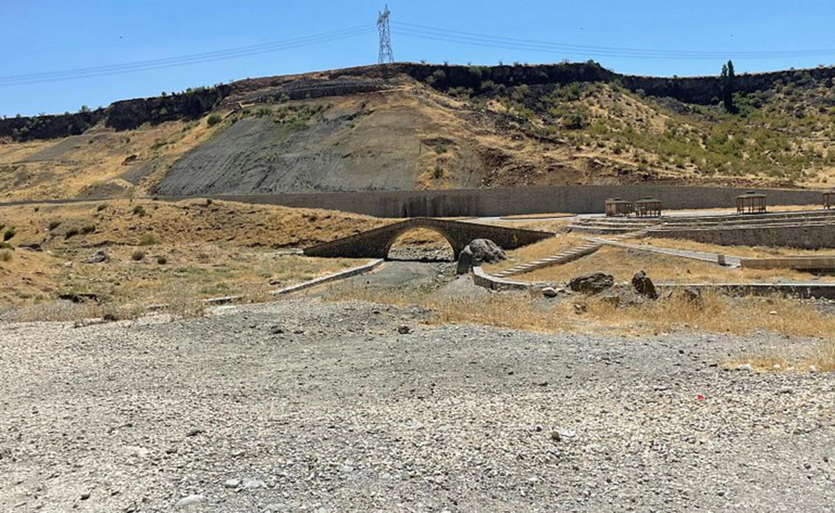 Siirt’te 800 Yıllık Selçuklu Köprüsü Zamana Meydan Okuyor!