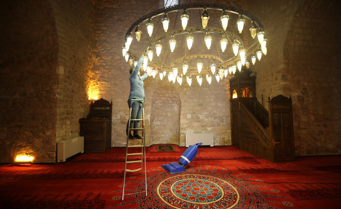 Siirt'te 900 yıllık cami "on bir ayın sultanı"na hazır