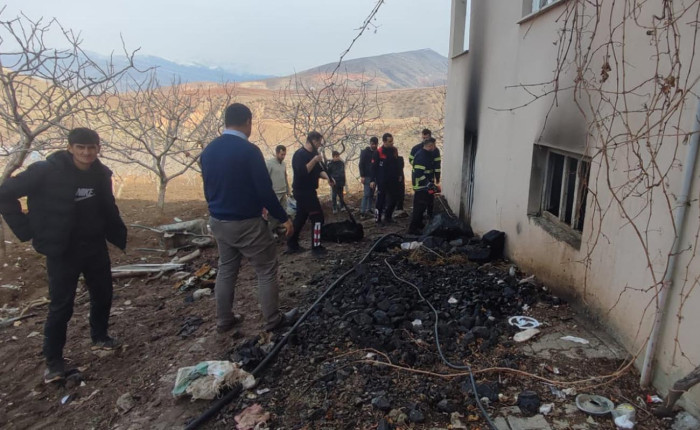 Siirt'te bodrum katında çıkan yangın korkuttu!