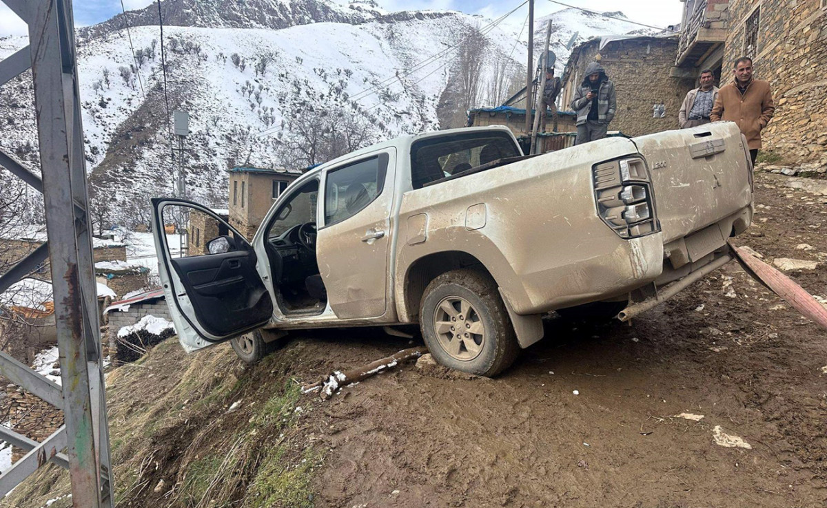 Siirt’te elektrik arıza aracı şarampole yuvarlandı