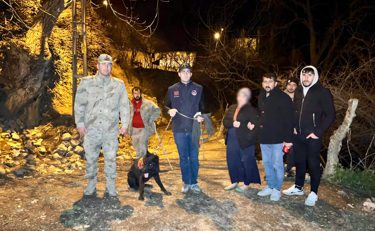 Siirt’te İz Takip Köpeği "Çatı" Kokuyu Aldı, Kayıp Kadın Sağ Olarak Bulundu!