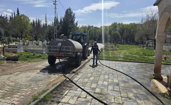 Siirt'te mezarlıklarda bayram temizliği yapıldı