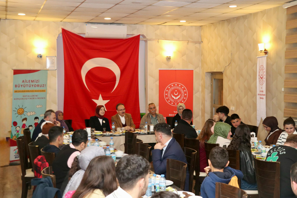Siirt'te Vali Kızılkaya koruyucu ailelerle iftarda buluştu